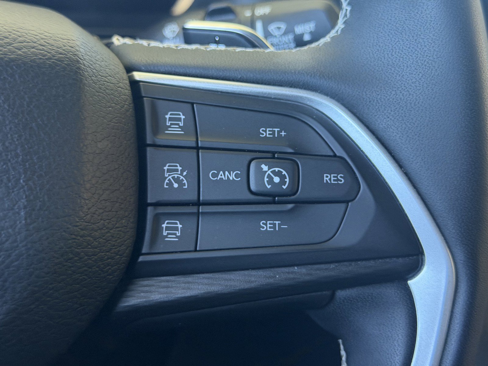 Used 2023 Baltic Gray Metallic Clearcoat Jeep Altitude image 16
