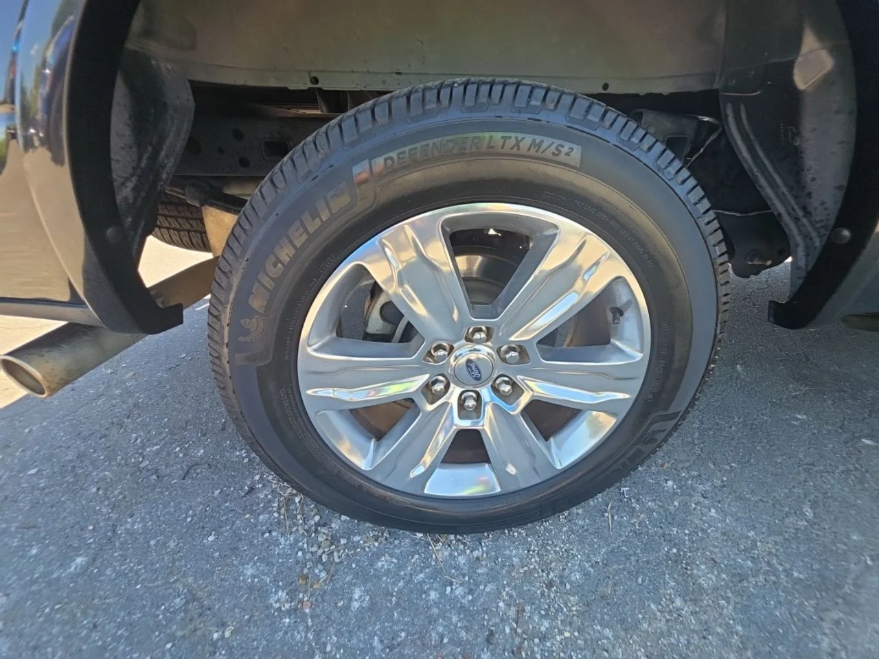 Used 2015 Black Ford Platinum image 10