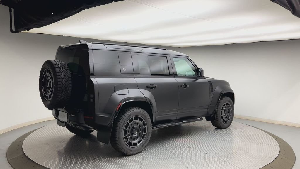New 2026 Narvik Black Land Rover OCTA image 2
