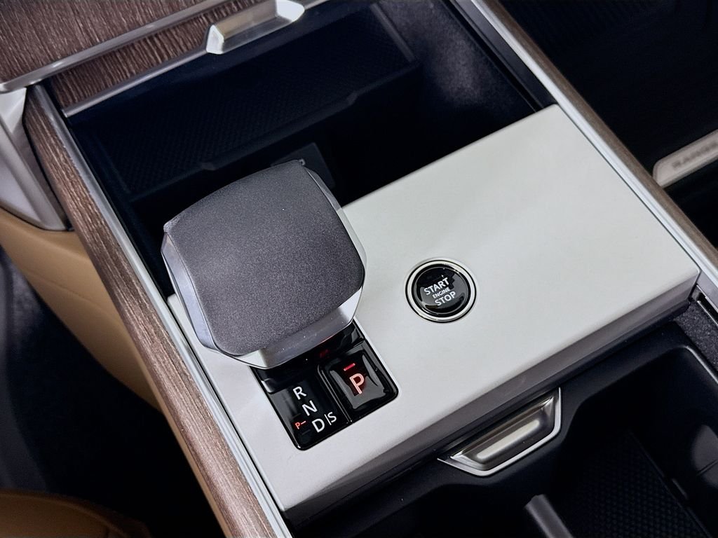 New 2026 Santorini Black Land Rover SE image 18