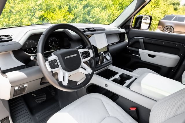 2026 Land Rover Defender 3