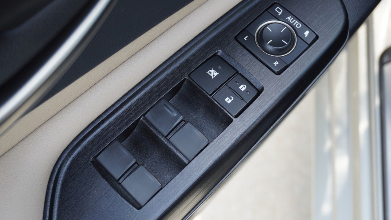 Certified Used 2020 MOONBEAM BEIGE MET Lexus ES 350 image 23