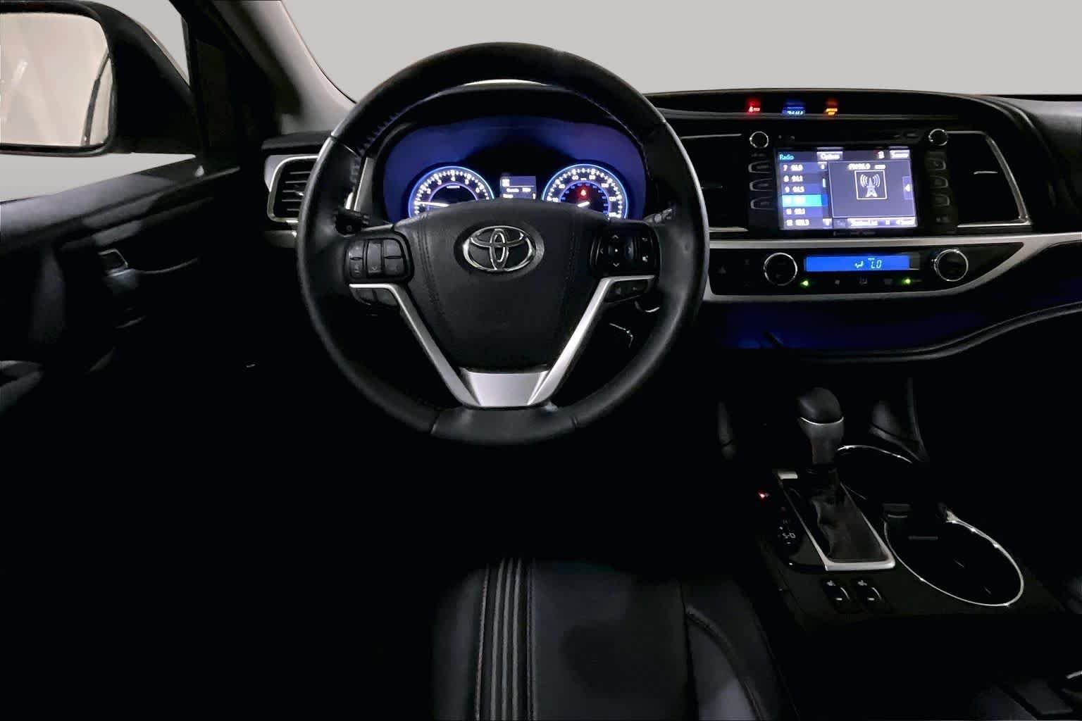 Used 2019 Midnight Black Metallic Toyota SE image 5