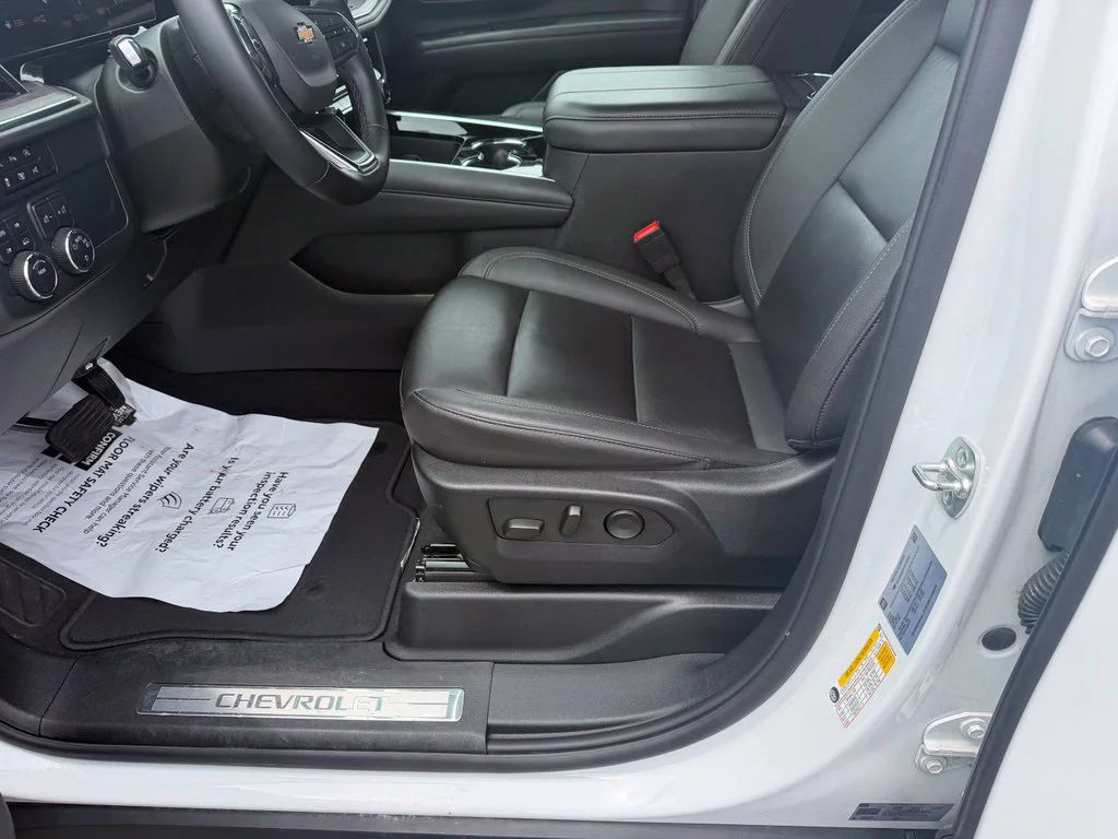 Used 2025 Summit White Chevrolet LT image 28