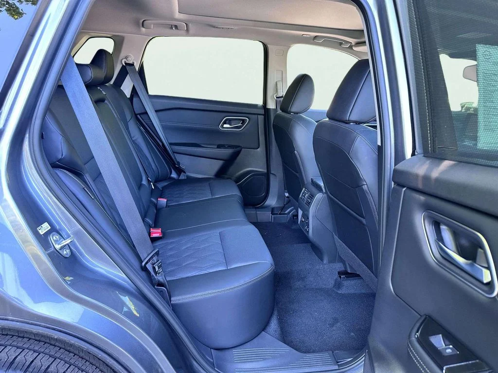 New 2026 Gun Metallic Nissan Platinum image 18