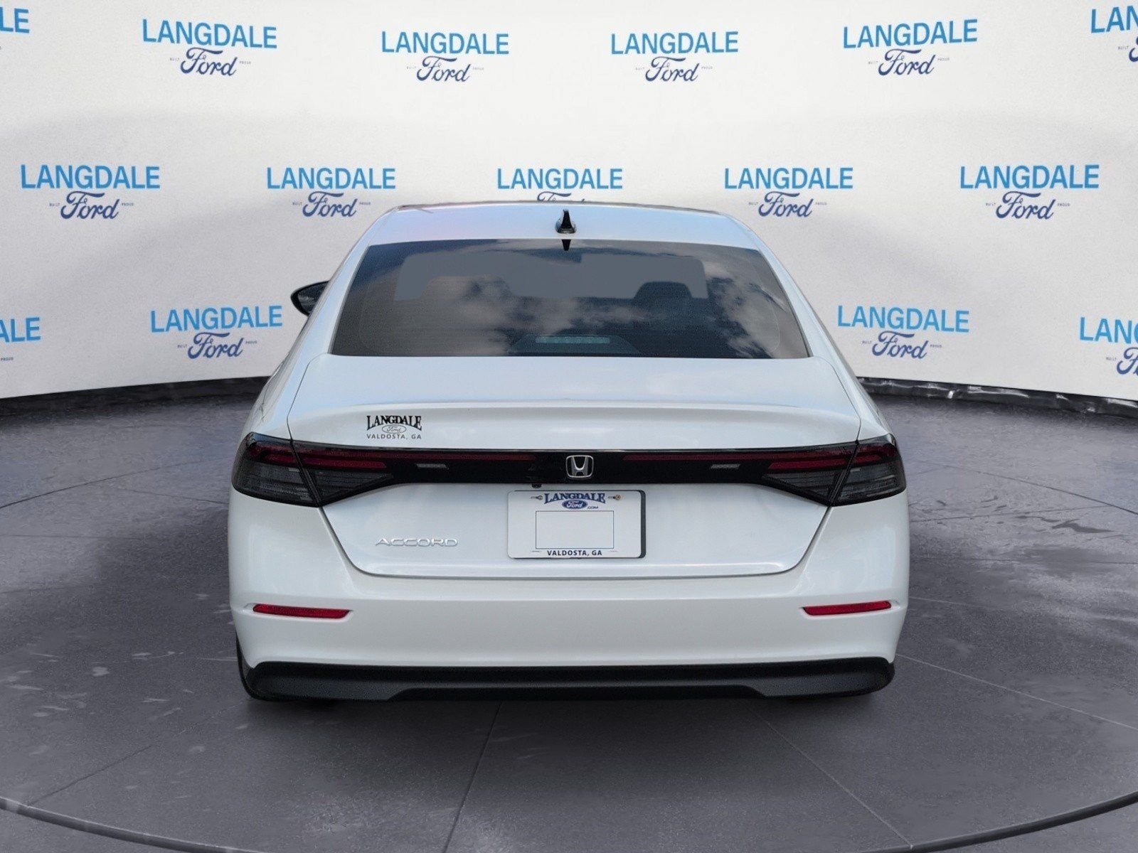 Used 2025 White Honda SE image 8
