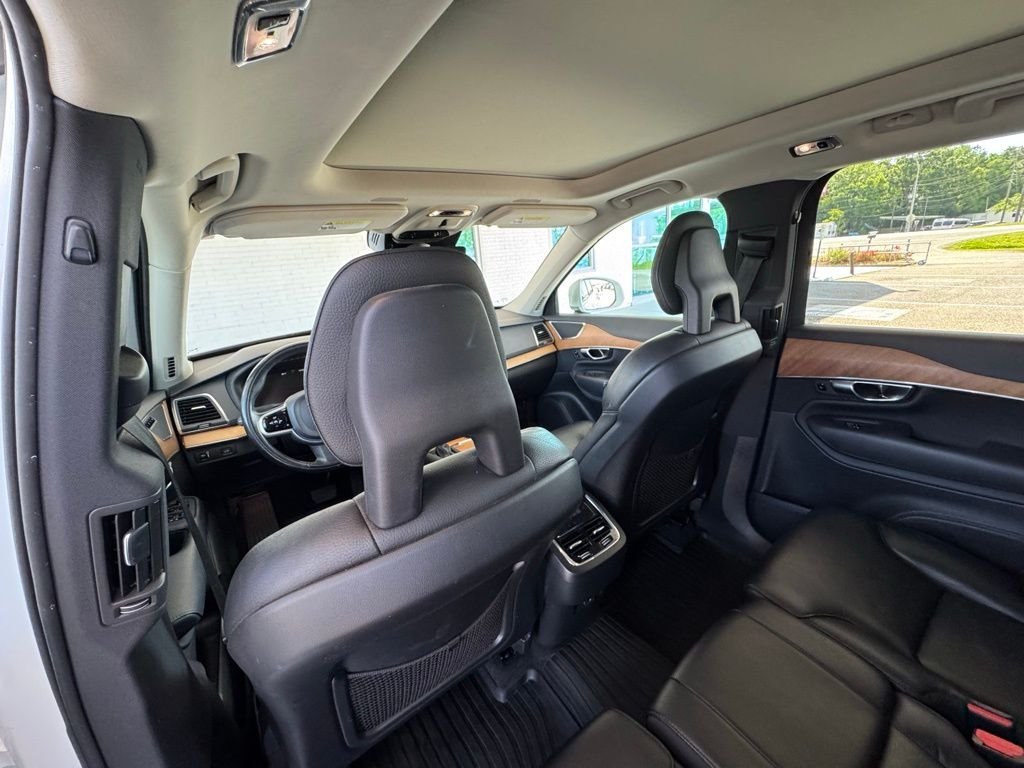 Used 2021  Volvo T6 Momentum image 22