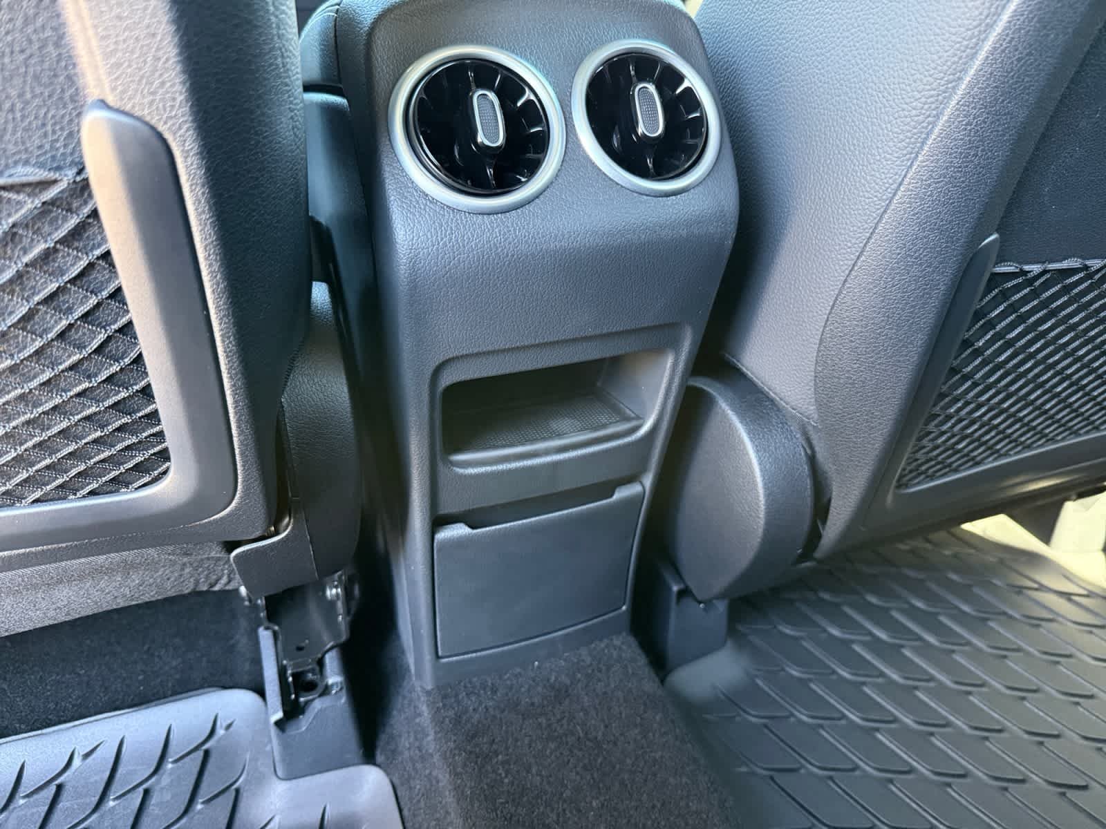 New 2026 Polar White Mercedes-Benz GLB 250 image 16