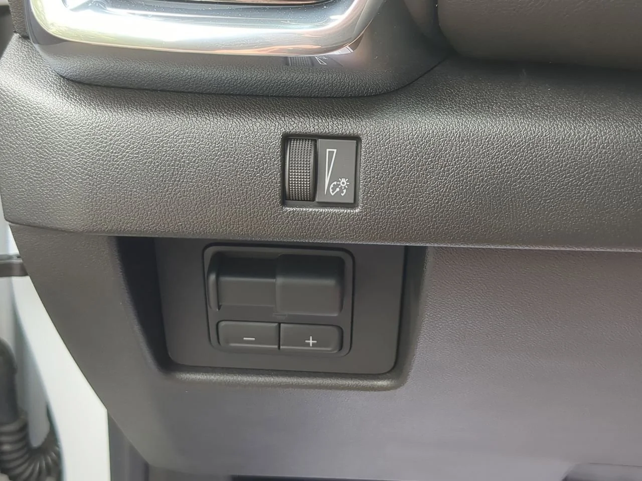 New 2026 Summit White GMC Elevation image 18