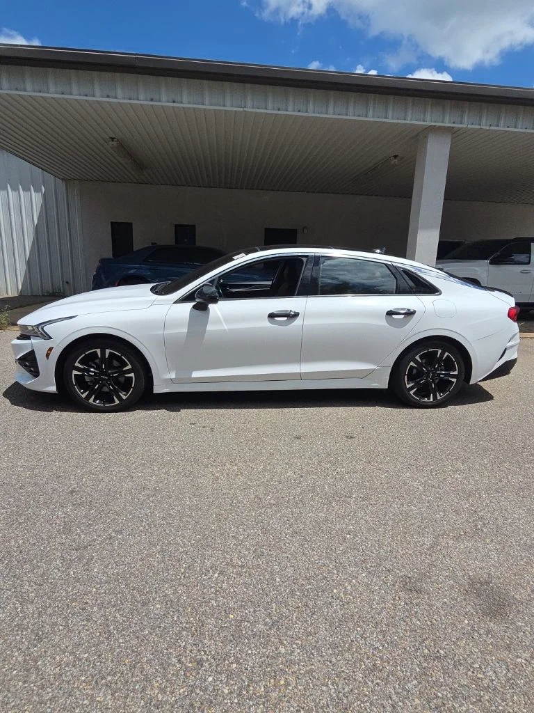 Used 2022 White Kia GT-Line image 2