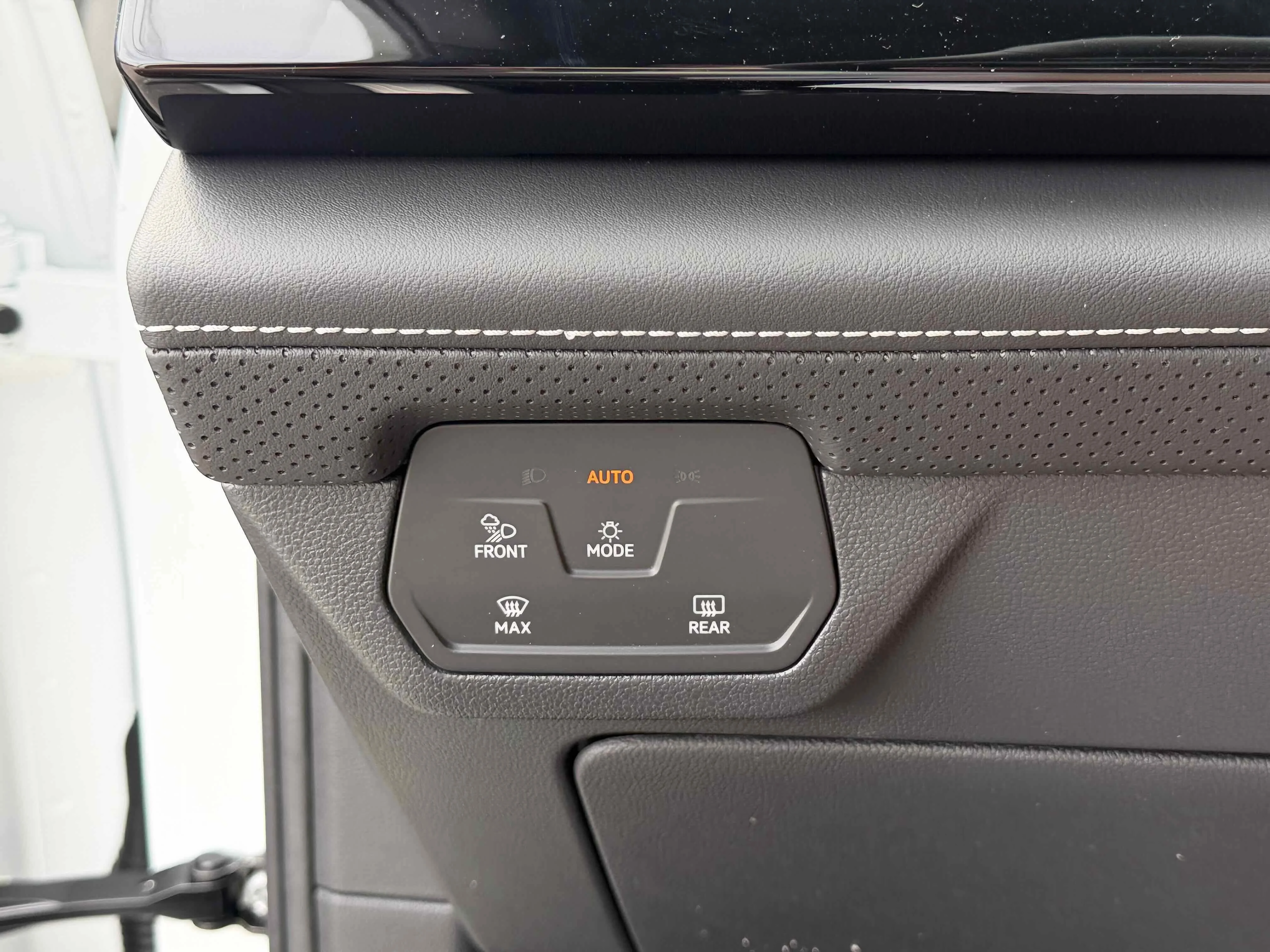 New 2026 Pearl Volkswagen 2.0T SE w/Technology image 25