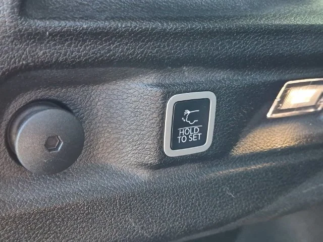 Used 2025 White Jeep Limited image 35