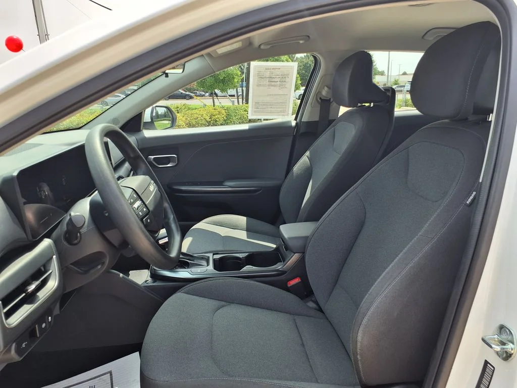 Used 2025 White Kia LXS image 14
