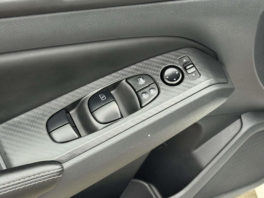 Used 2025 White Nissan 2.5 SV image 29