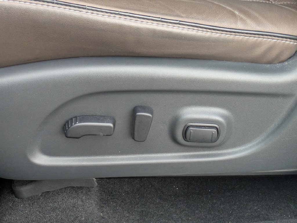 Used 2020 White Nissan Platinum image 11