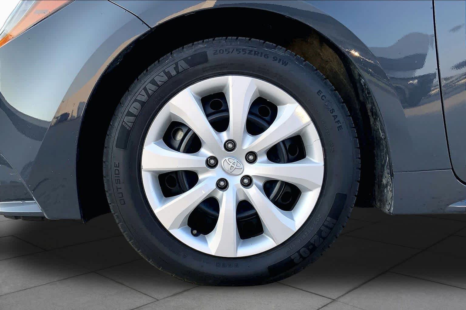 Used 2025 Underground Toyota LE image 11