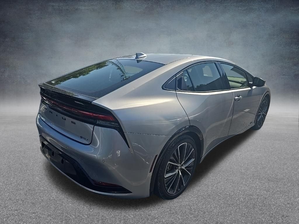 Used 2025 Cutting Edge Toyota XLE image 7