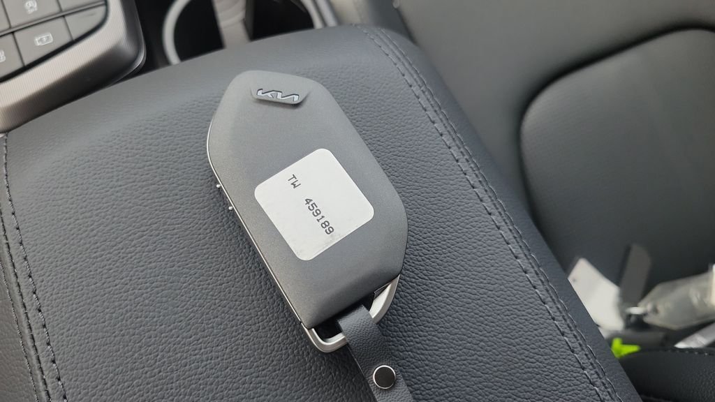 New 2026 Glacial White Pearl Kia EX image 24