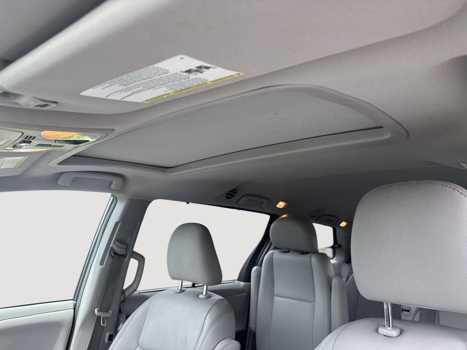 Used 2018 Predawn Gray Mica Toyota XLE image 20