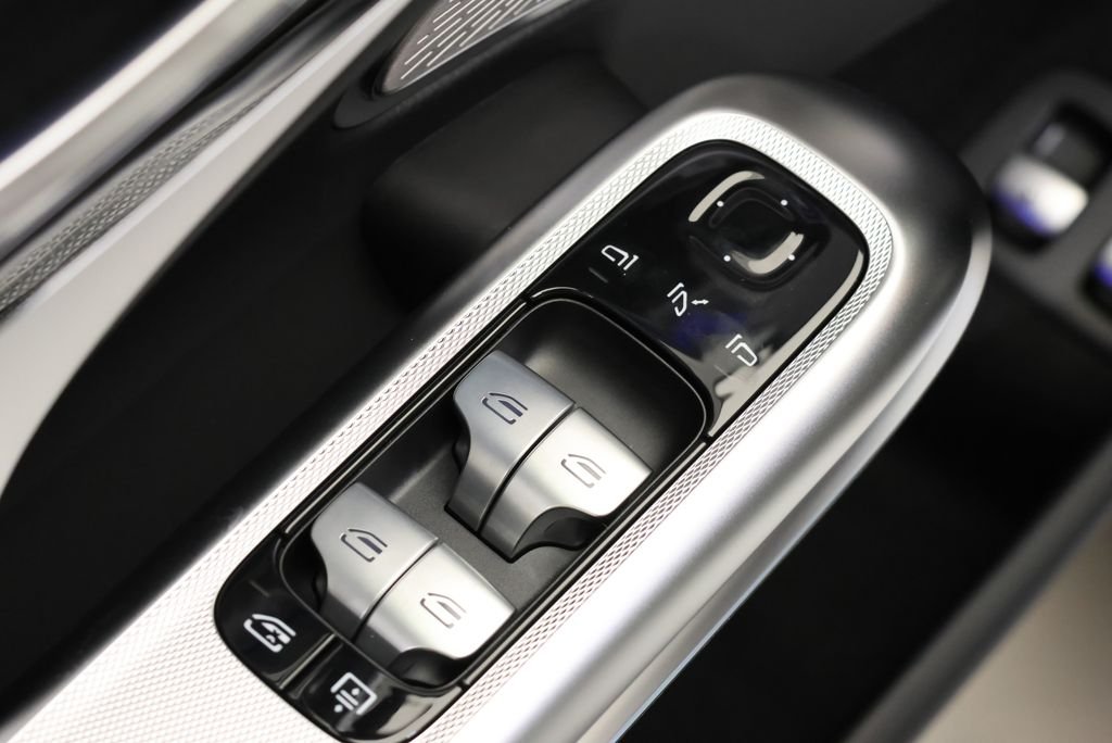 New 2027 MANUFAKTUR Moonlight White Magno Mercedes-Benz E 53 AMG® image 33