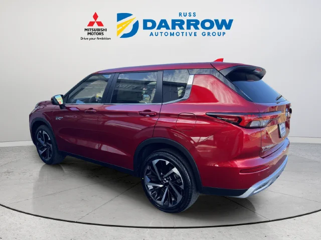 Used 2025 Red Mitsubishi SE image 3