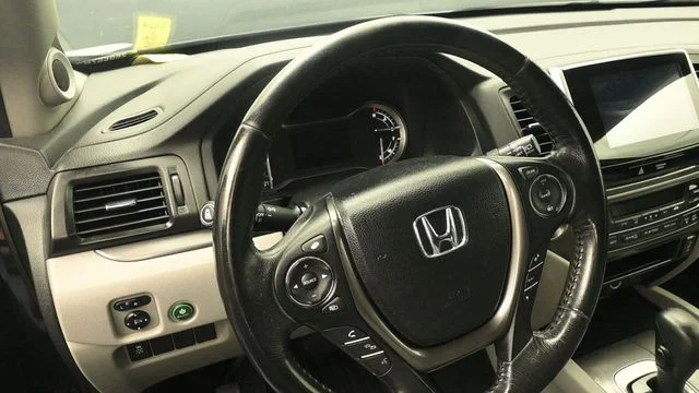 Used 2017 Blue Honda EX-L image 13
