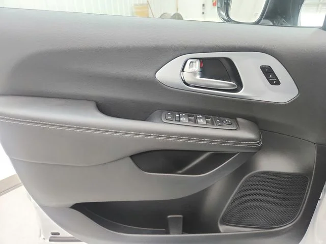 2026 Chrysler Pacifica Limited - Photo 26