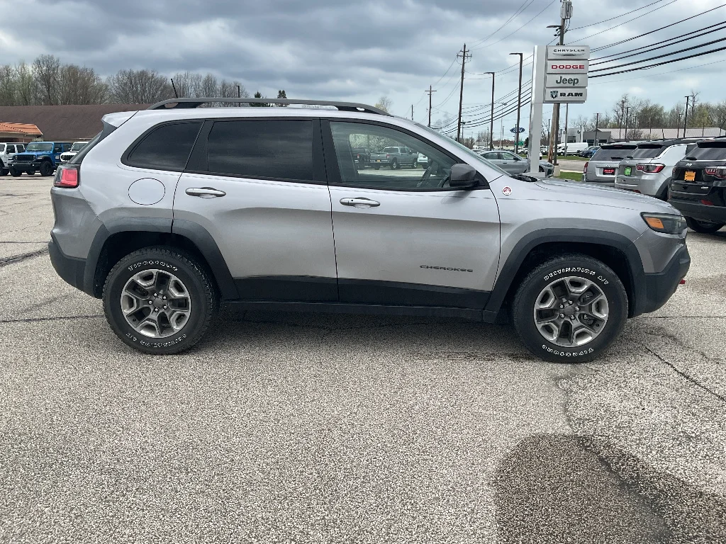 Certified Used 2019 Billet Silver Metallic Clear Coat Jeep Trailhawk Elite image 4