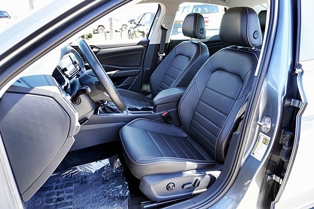 Used 2024 Gray Volkswagen 1.5T SE image 20
