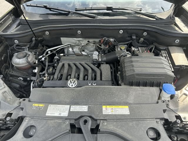 Used 2023 Black Volkswagen 3.6L V6 SE w/Technology image 19