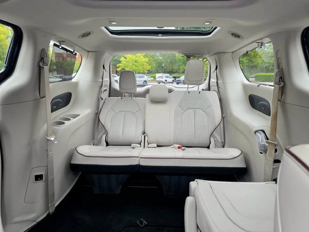 Used 2017 Blue Chrysler Limited image 25