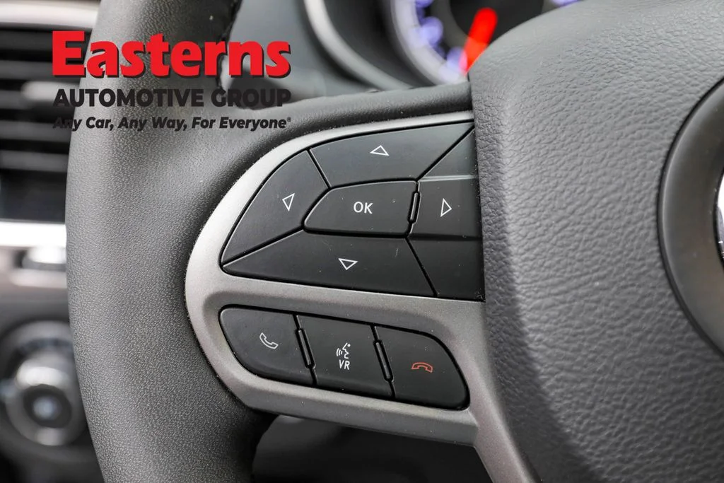 Used 2022 Gray Jeep Limited image 15