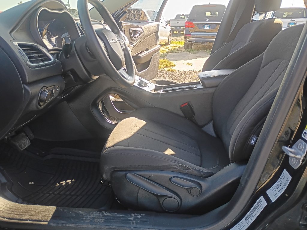 Used 2016 Black Clearcoat Chrysler Limited image 25