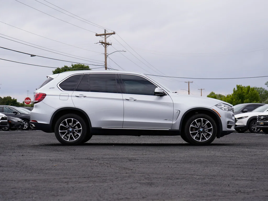 Used 2017 Glacier Silver Metallic BMW xDrive40e iPerformance image 16