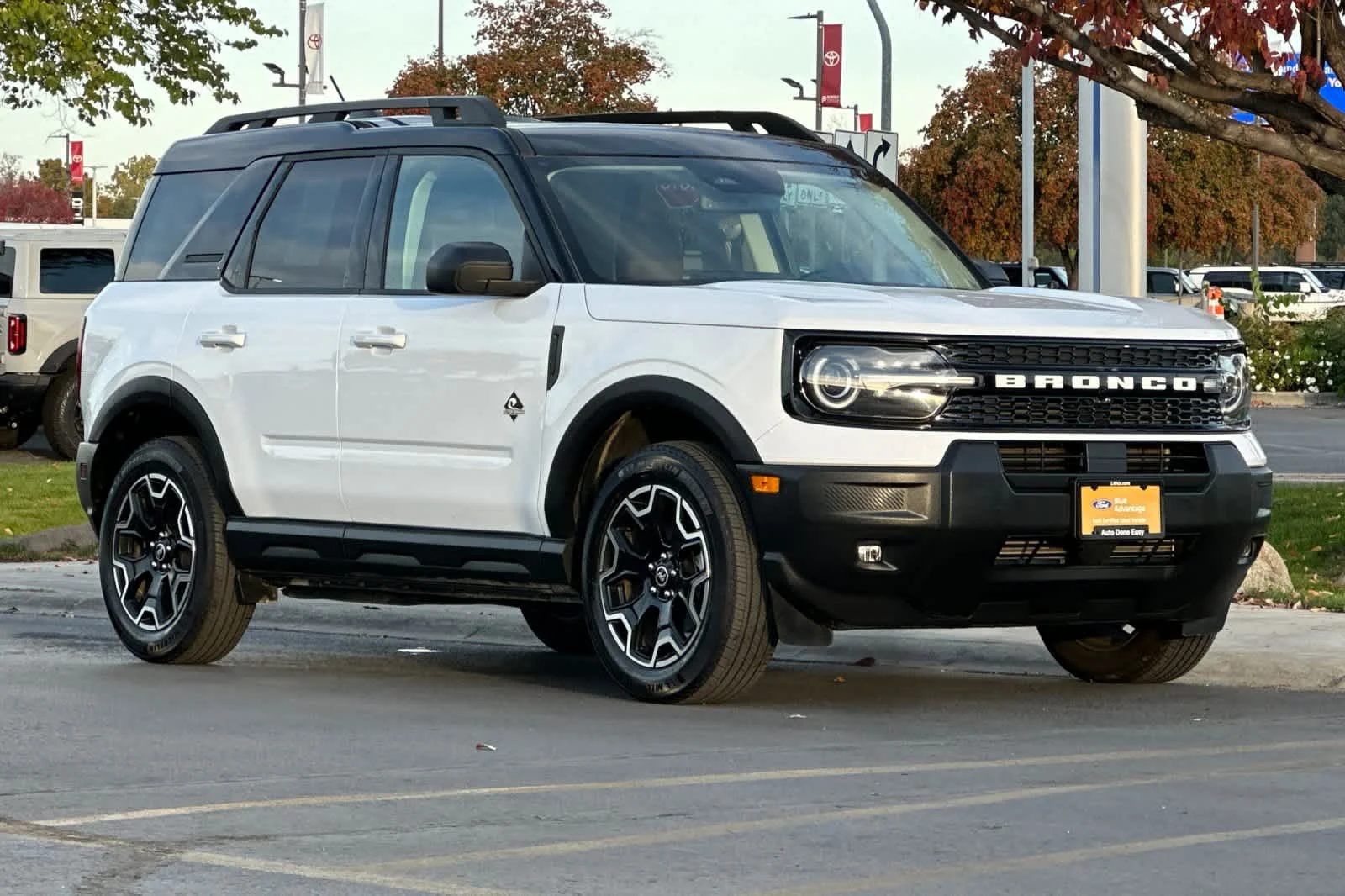 Certified Used 2025 Oxford White Clearcoat Ford Outer Banks image 9