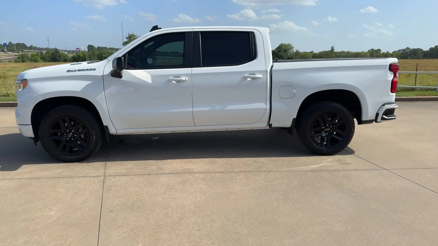 Used 2024 Summit White Chevrolet RST image 6