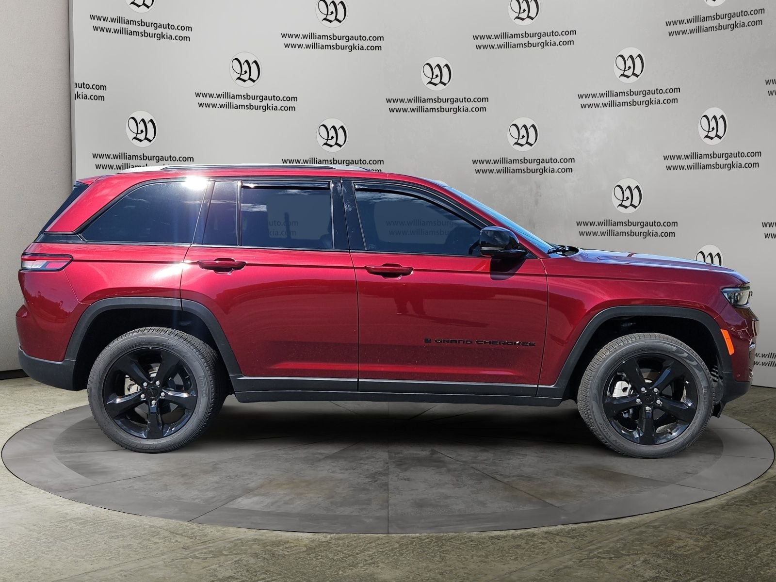 Used 2025 Red Jeep Limited image 6