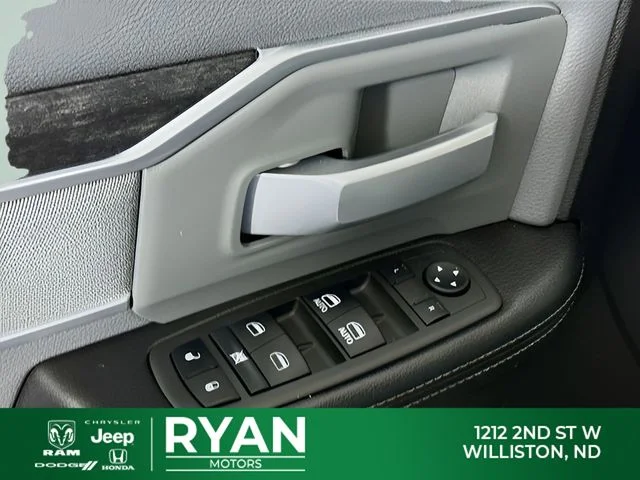Used 2022 Diamond Black Ram Big Horn image 16
