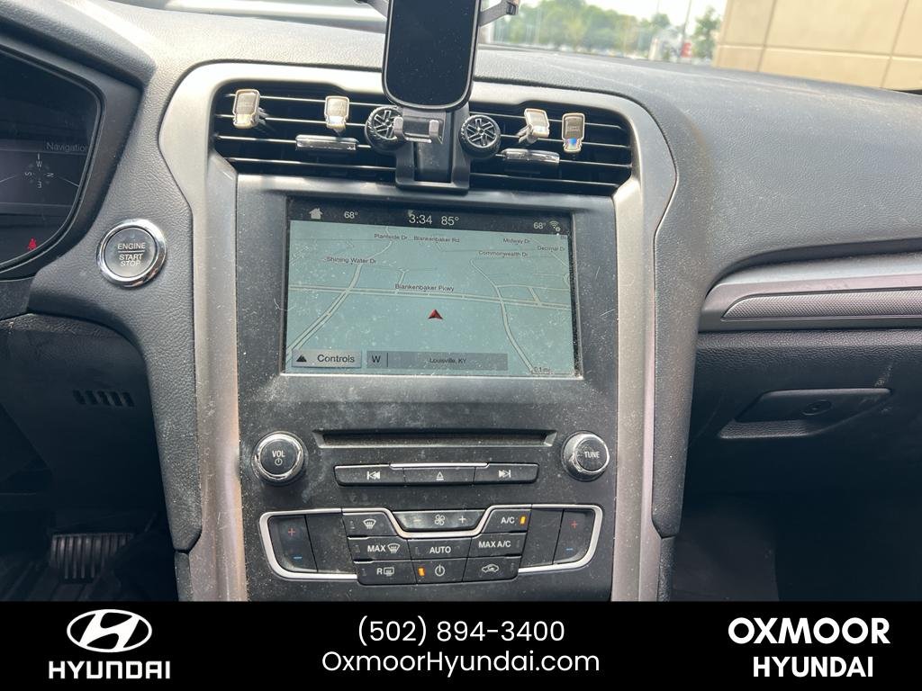 Used 2018 Lightning Blue Ford SE image 8