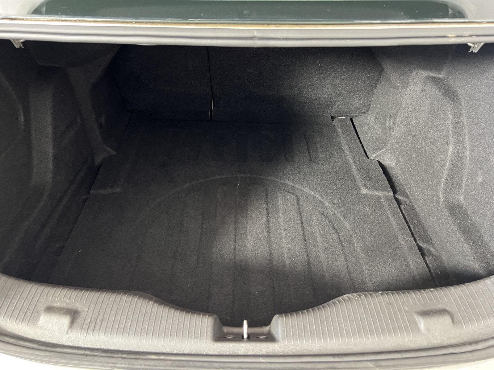 Used 2016 Silver Ice Metallic Chevrolet LT image 18