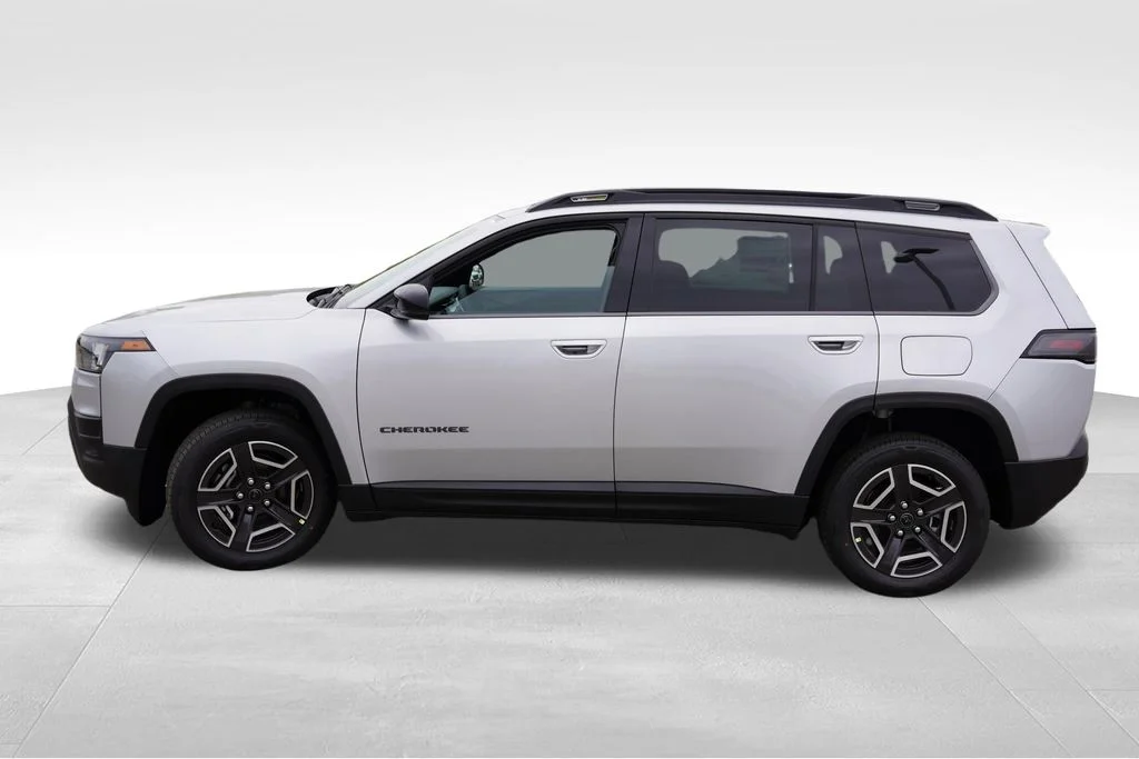 New 2026 Silver Zynith Clear-Coat Exterior Paint Jeep Limited image 6