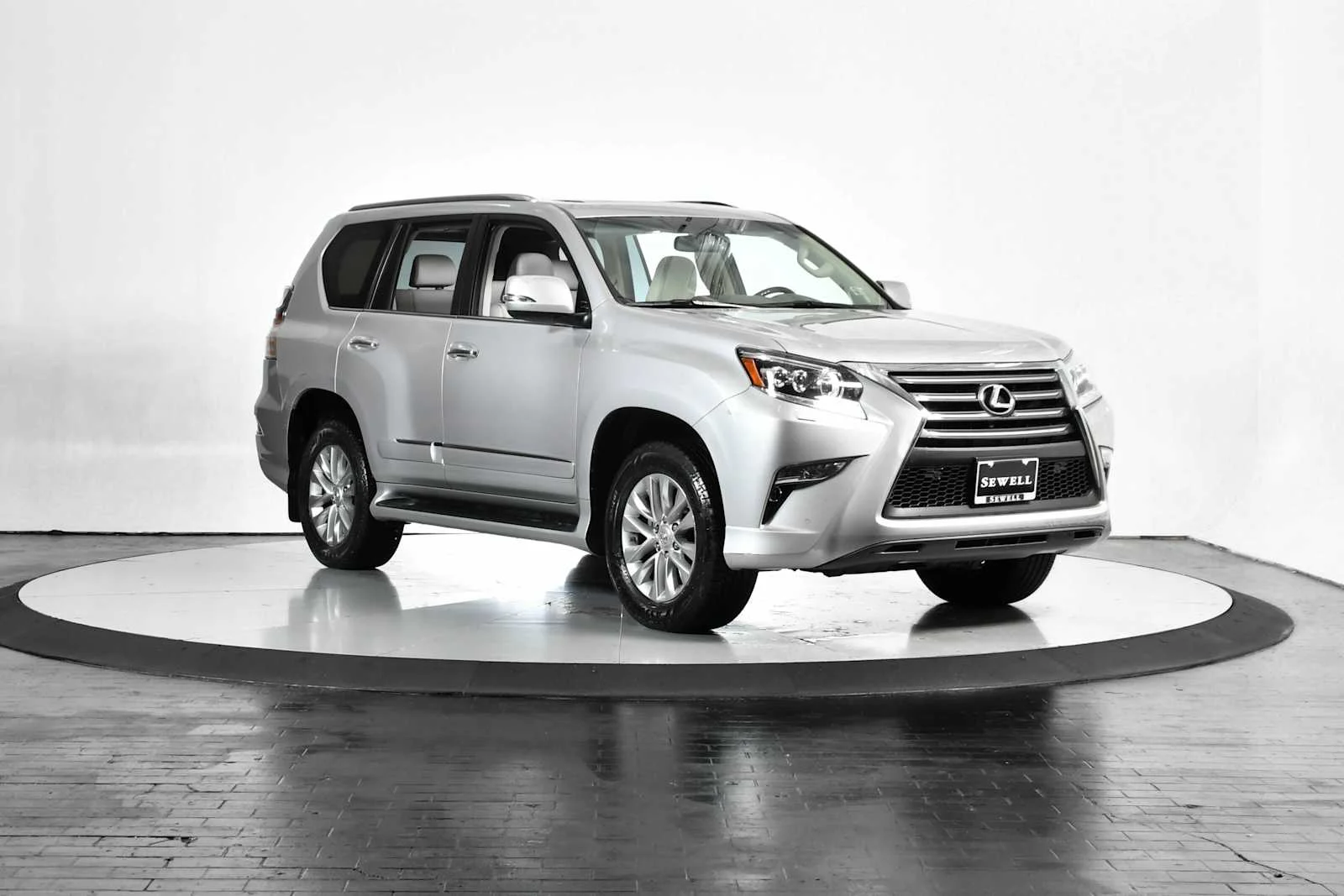 Used 2014 Tungsten Pearl Lexus  image 9