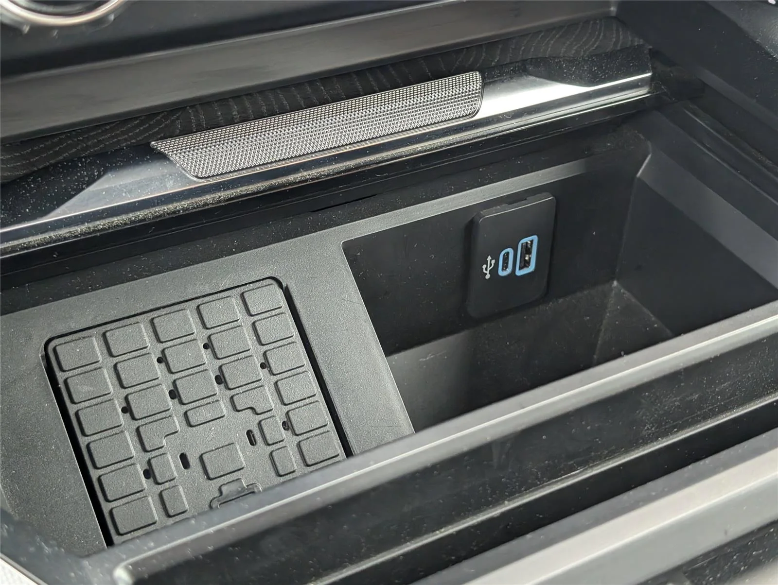 Used 2024 Star White Metallic Tri-Coat Ford Platinum image 37