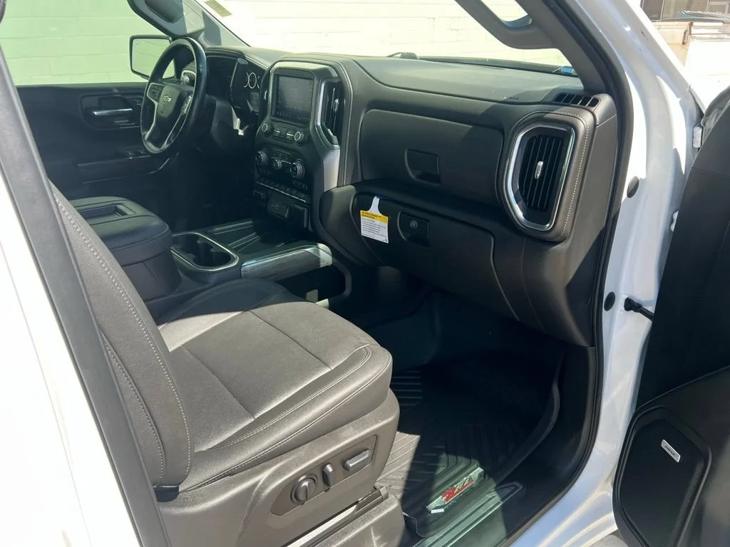 Used 2022 Summit White Chevrolet LTZ image 27