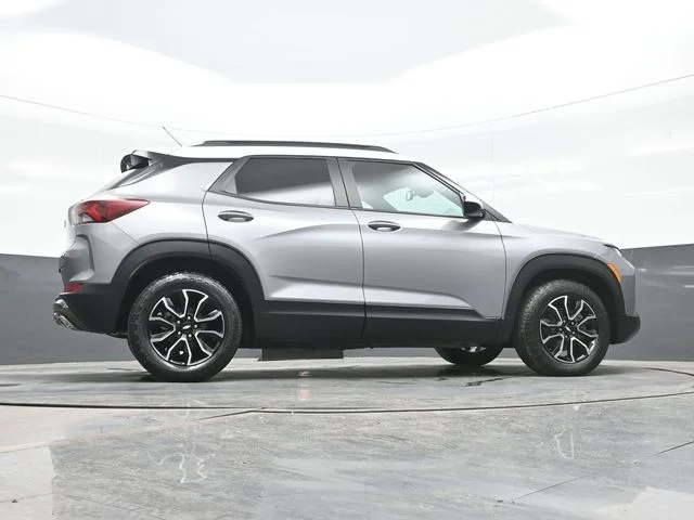 Used 2023 Gray Chevrolet ACTIV image 25