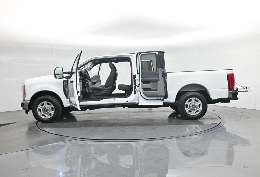 2026 Ford F-350 Super Duty XLT - Photo 38