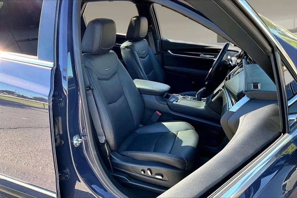 Used 2025 Black Cadillac Premium Luxury image 7