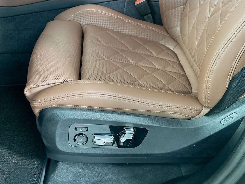 New 2026 Manhattan Green Metallic BMW xDrive40i image 21