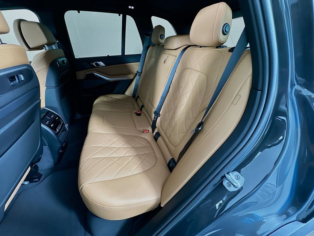 New 2026 Dravit Grey Metallic BMW xDrive50e image 17