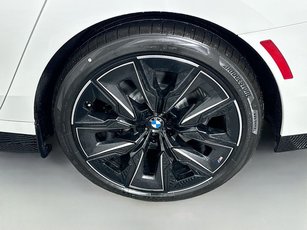 2025 BMW 7 Series 750e - Photo 23